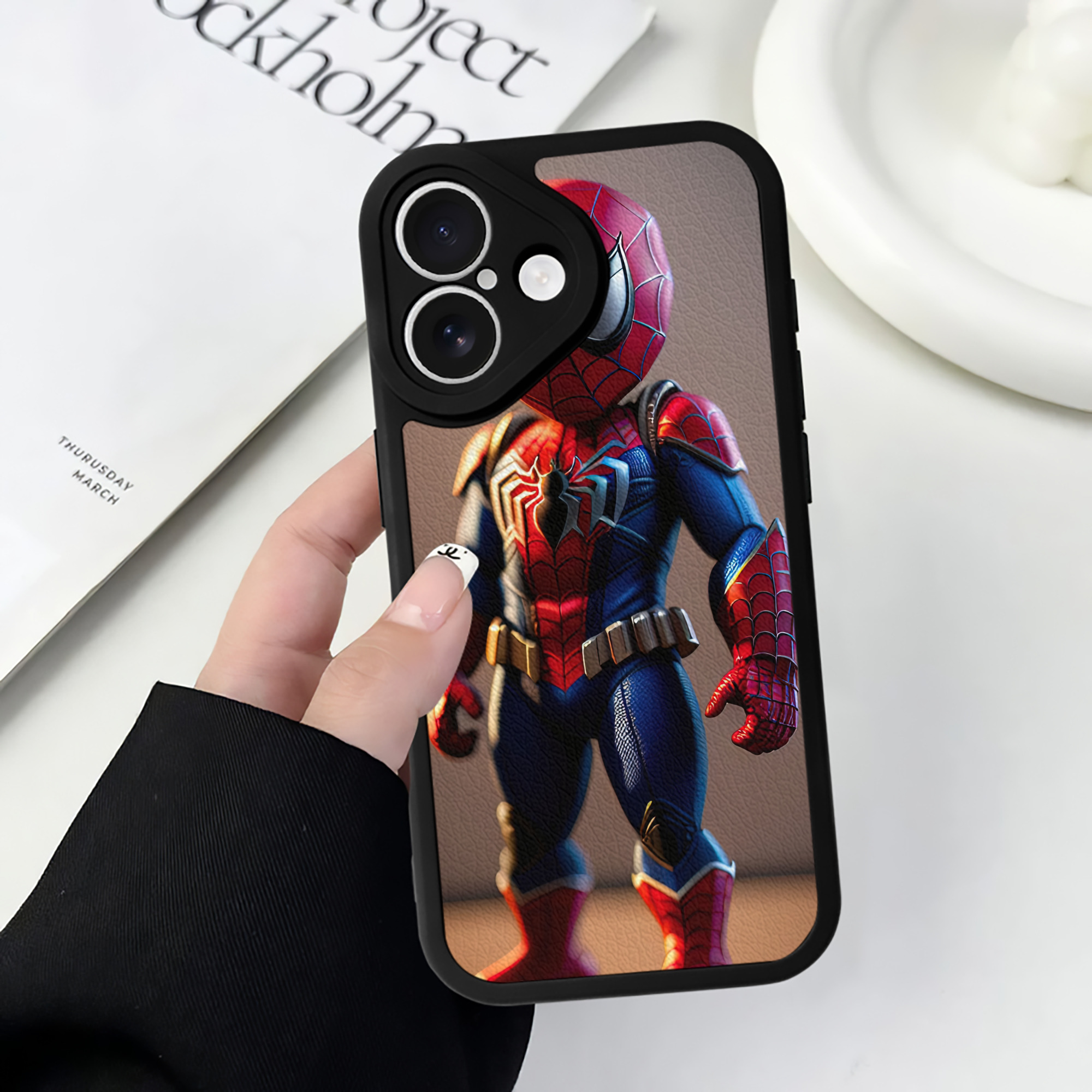 （画像用） Spider Man スパイダーマン 【iPhone 16シリーズ対応】シリコンスマホケース（レザー調） 材質：シリコン